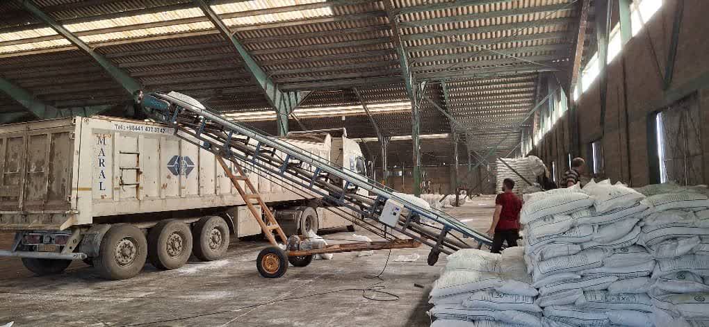 توزیع بیش از ۷ هزار تن کود شیمیایی بر اساس ۶۰ هزار حواله در شهرستان رشت در سال زراعی جاری