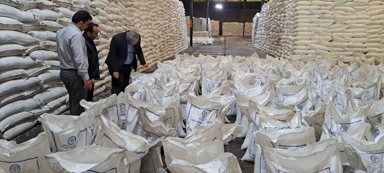 نظارت مستقیم مدیر شرکت خدمات حمایتی کشاورزی گیلان بر تأمین ، بررسی کیفیت و توزیع عادلانه کود   